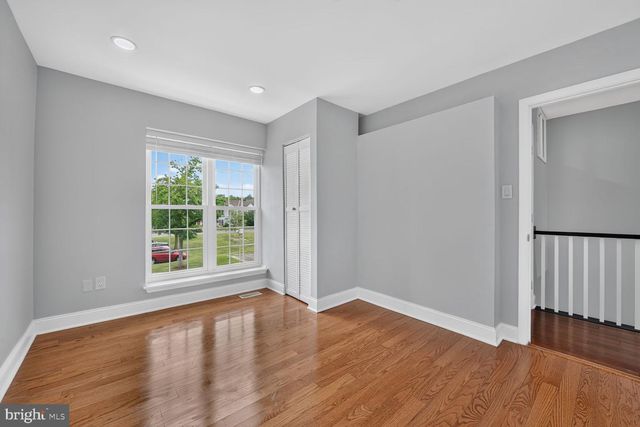 103 SAINT CHARLES SQ, Sterling, VA 20164