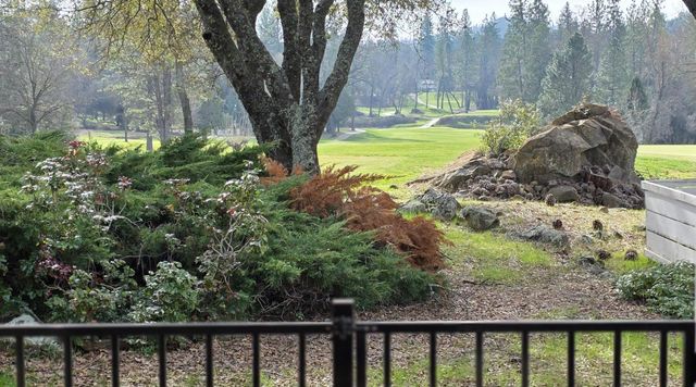 19193 Jayhawk Dr, Penn Valley, CA 95946