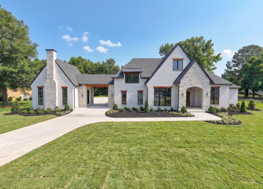101 Danford Dr, Clarksville, TN 37043