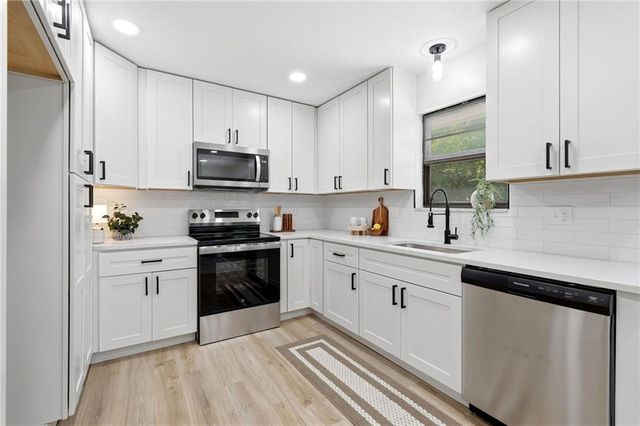 110 Brentwood Drive, Belton, MO 64012
