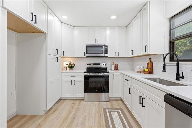 110 Brentwood Drive, Belton, MO 64012