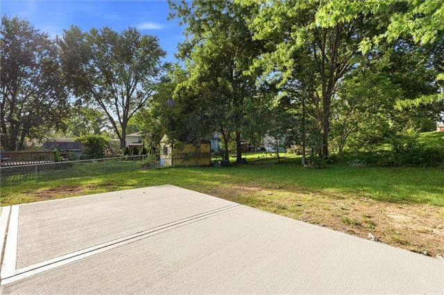 110 Brentwood Drive, Belton, MO 64012