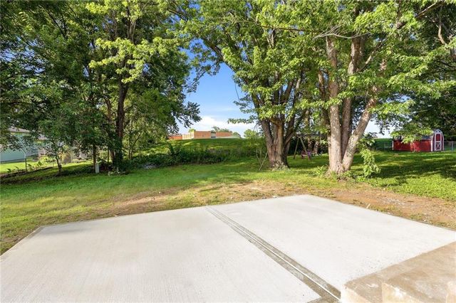 110 Brentwood Drive, Belton, MO 64012