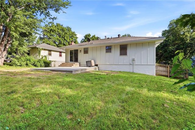 110 Brentwood Drive, Belton, MO 64012