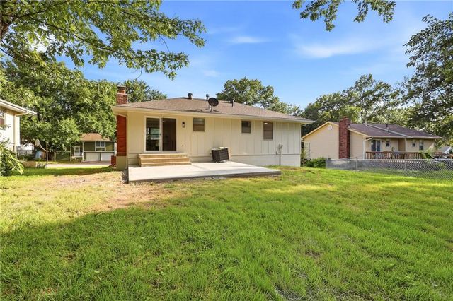 110 Brentwood Drive, Belton, MO 64012