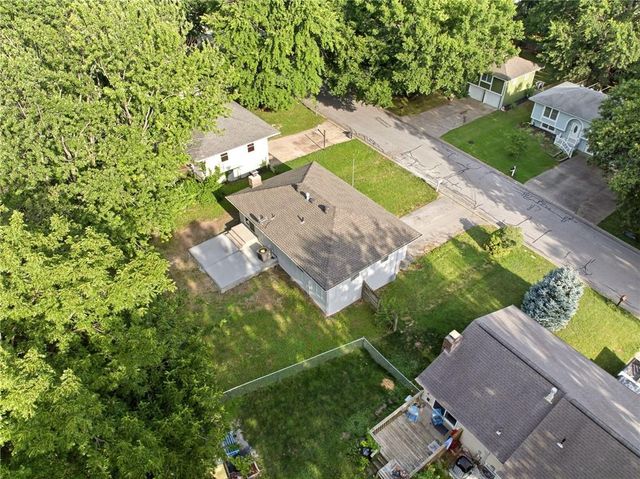 110 Brentwood Drive, Belton, MO 64012