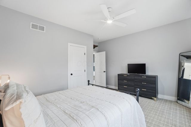 1915 Red Oak Street, Lewis Center, OH 43035