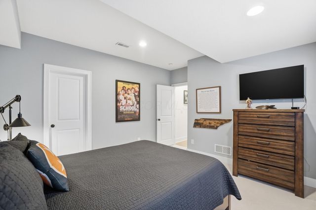 1915 Red Oak Street, Lewis Center, OH 43035