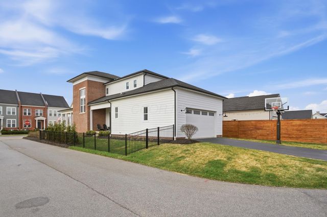 1915 Red Oak Street, Lewis Center, OH 43035