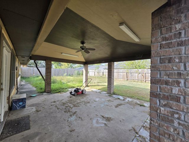 16210 Summer Dew Lane, Houston, TX 77095