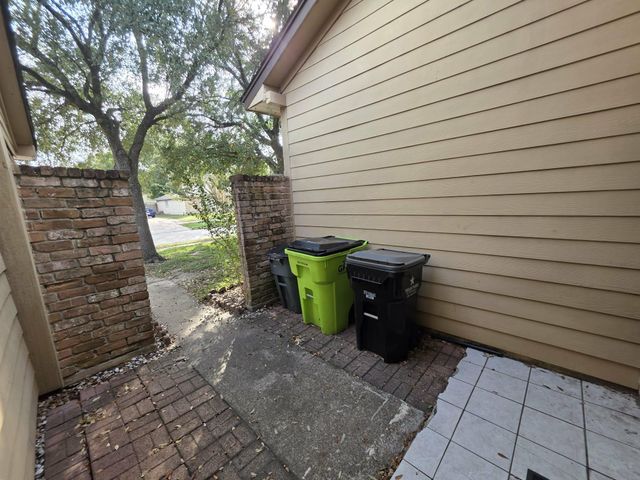 16210 Summer Dew Lane, Houston, TX 77095