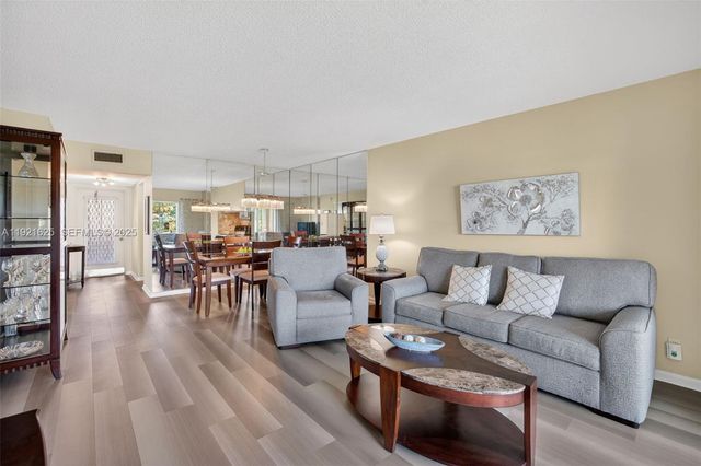 7817 Golf Cir Dr 301, Margate, FL 33063