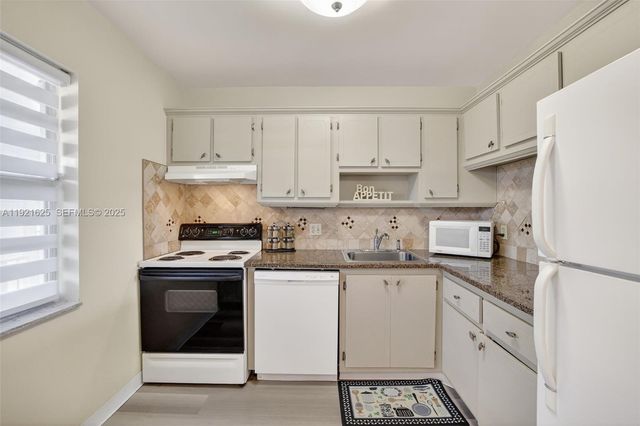 7817 Golf Cir Dr 301, Margate, FL 33063