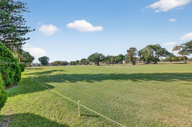 7817 Golf Cir Dr 301, Margate, FL 33063