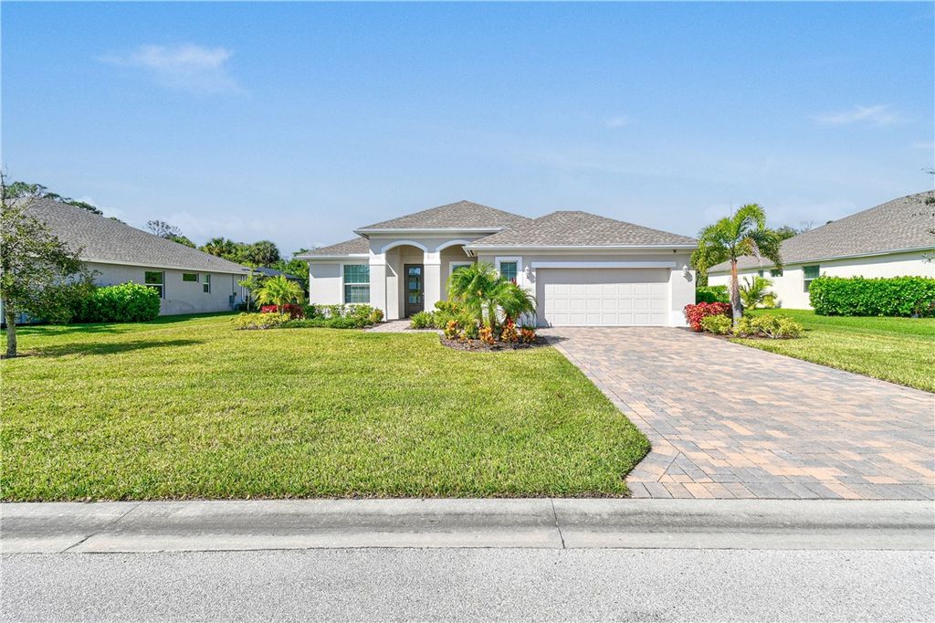 8365 Summer Lake Drive, Vero Beach, FL 32967