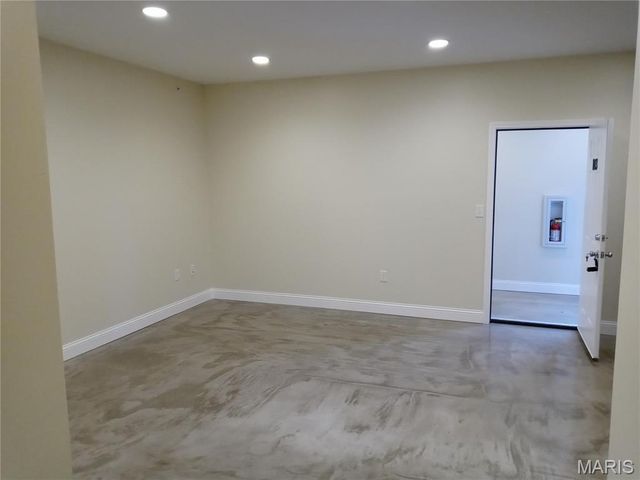 613 S Florissant Road 102, Ferguson, MO 63135