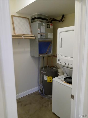 613 S Florissant Road 102, Ferguson, MO 63135