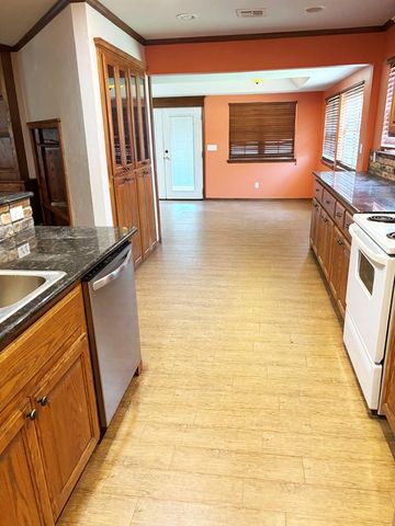 1004 N Eunice Avenue, Newcastle, OK 73065