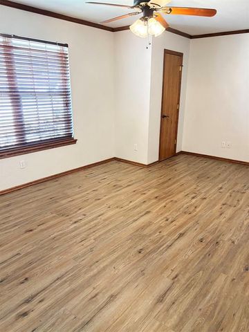 1004 N Eunice Avenue, Newcastle, OK 73065