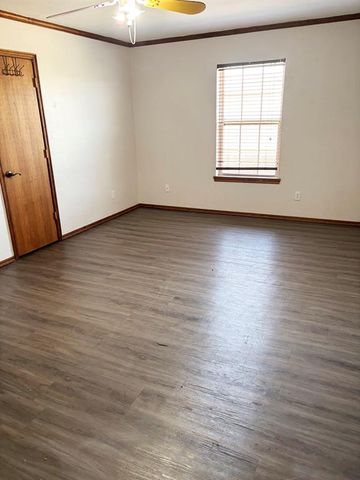 1004 N Eunice Avenue, Newcastle, OK 73065