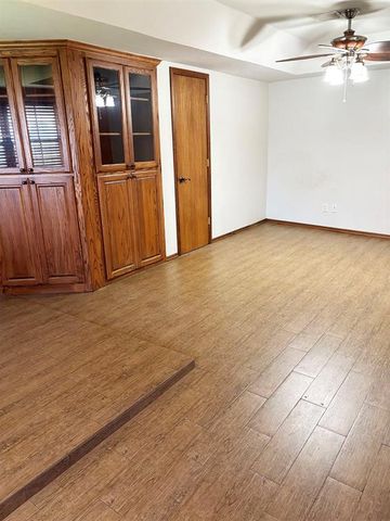 1004 N Eunice Avenue, Newcastle, OK 73065