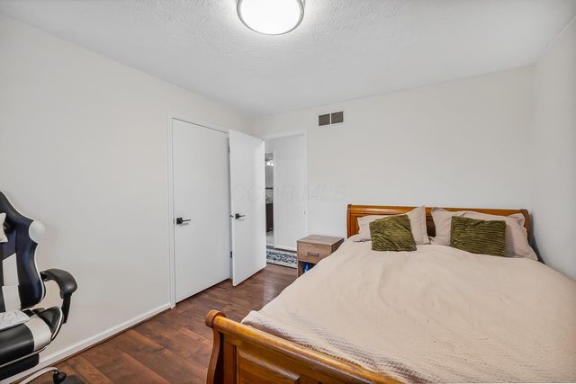 8136 KENNEDY Road, Blacklick, OH 43004
