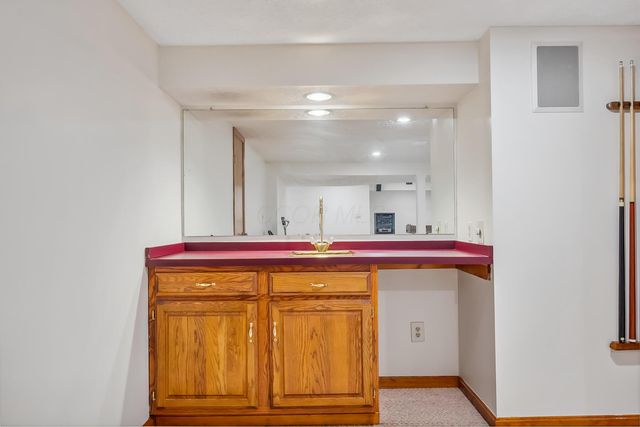 8136 KENNEDY Road, Blacklick, OH 43004