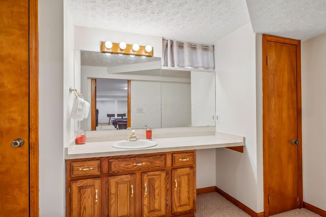 8136 KENNEDY Road, Blacklick, OH 43004