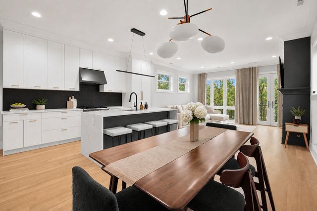1516 W Diversey Avenue 3, Chicago, IL 60614