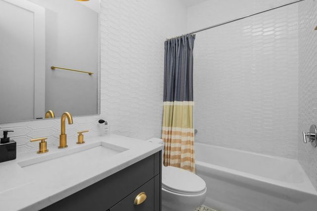 1516 W Diversey Avenue 3, Chicago, IL 60614