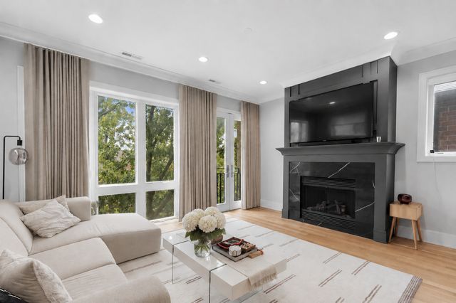 1516 W Diversey Avenue 3, Chicago, IL 60614
