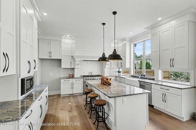 7822 Forestview Drive, Haslett, MI 48840