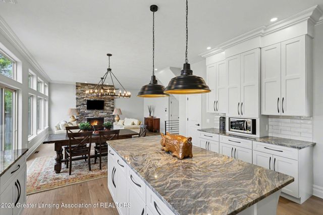 7822 Forestview Drive, Haslett, MI 48840
