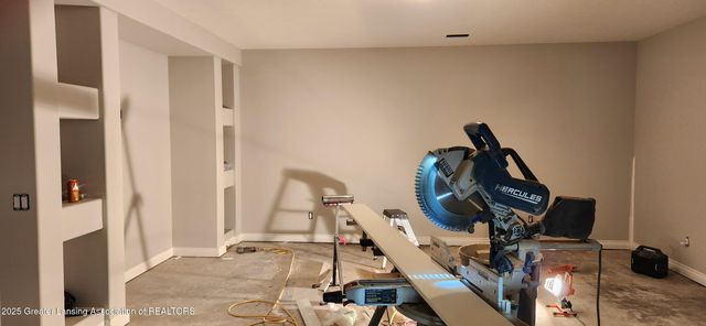 7822 Forestview Drive, Haslett, MI 48840