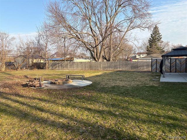 29281 Mcdonald Street, Roseville, MI 48066