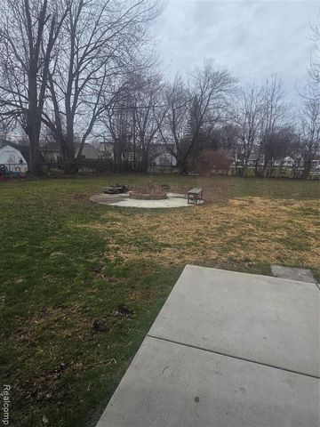 29281 Mcdonald Street, Roseville, MI 48066