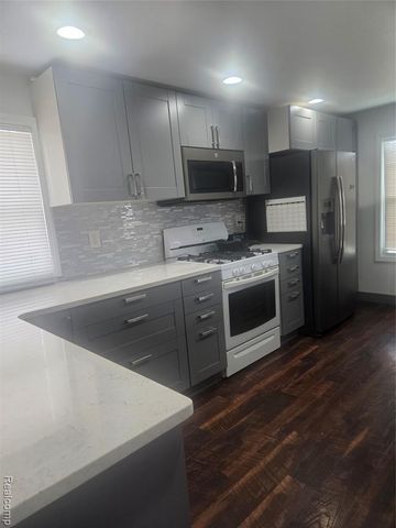 29281 Mcdonald Street, Roseville, MI 48066