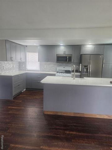 29281 Mcdonald Street, Roseville, MI 48066