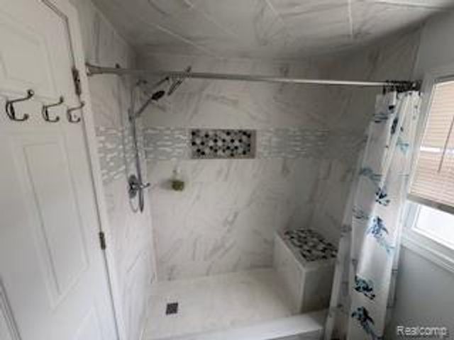 29281 Mcdonald Street, Roseville, MI 48066