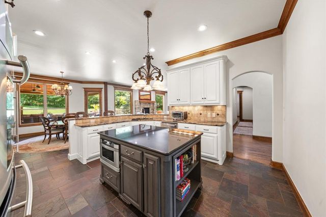 6508 Hackberry Trail, Edmond, OK 73034
