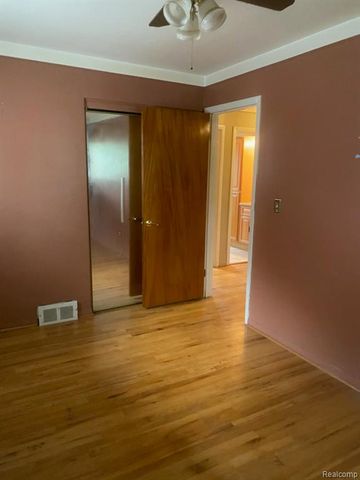 24794 Greenbrier Avenue, Eastpointe, MI 48021