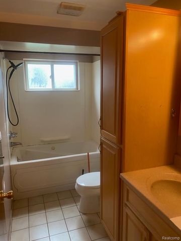24794 Greenbrier Avenue, Eastpointe, MI 48021