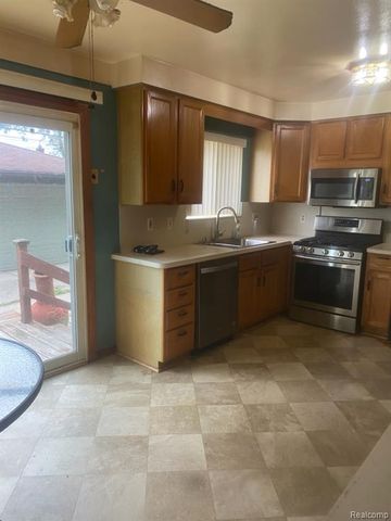 24794 Greenbrier Avenue, Eastpointe, MI 48021