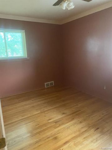 24794 Greenbrier Avenue, Eastpointe, MI 48021