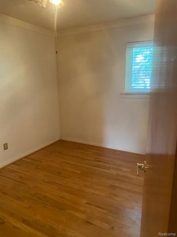24794 Greenbrier Avenue, Eastpointe, MI 48021