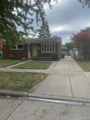 24794 Greenbrier Avenue, Eastpointe, MI 48021