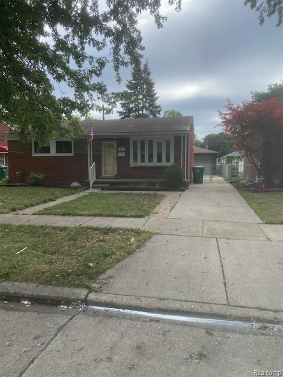 24794 Greenbrier Avenue, Eastpointe, MI 48021