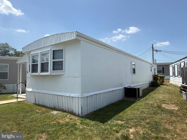 14 HILLTOP AVE, Akron, PA 17501
