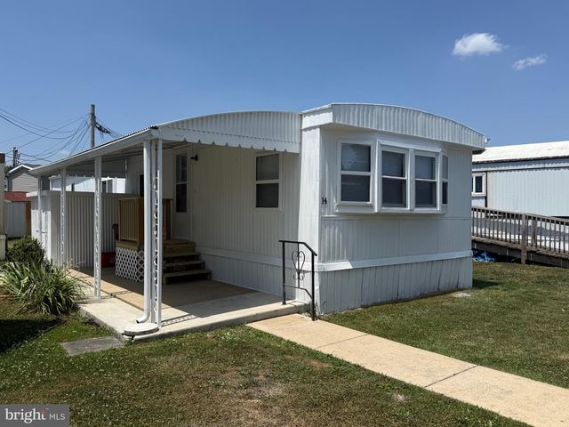 14 HILLTOP AVE, Akron, PA 17501