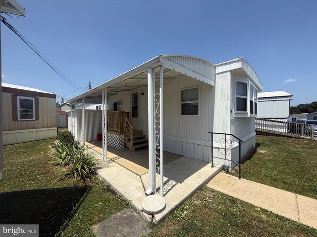 14 HILLTOP AVE, Akron, PA 17501